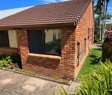 Two Bedroom Duplex Unit - Perfect Location - Photo 5