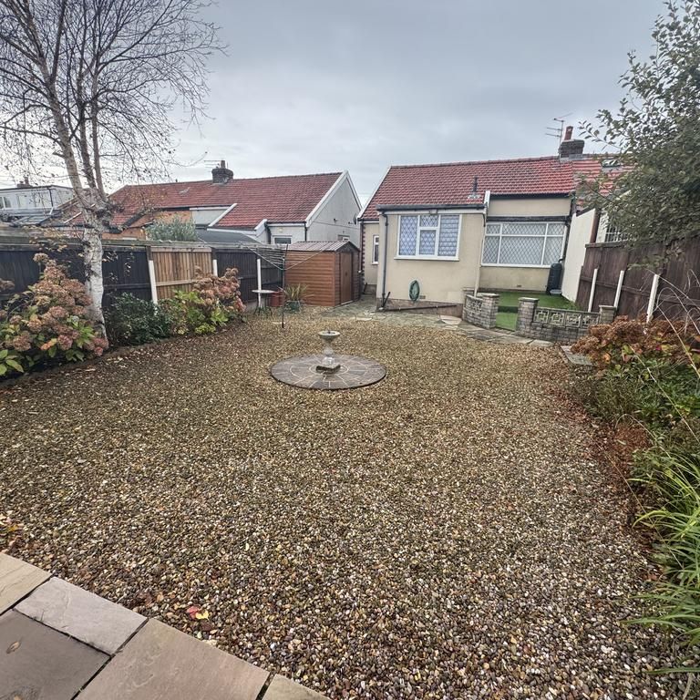 2 bedroom semi-detached bungalow to rent - Photo 1