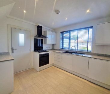 3 bedroom semi-detached house to rent - Photo 6