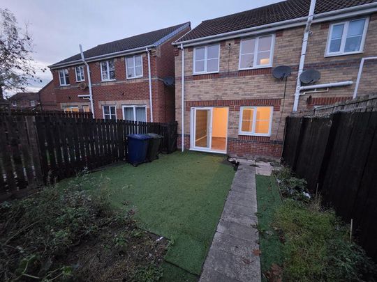 3 bedroom terraced house to rent - Photo 1