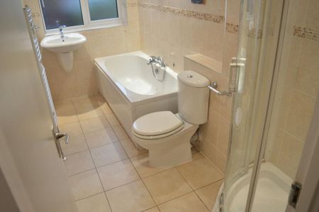 2 bedroom flat to rent - Photo 5