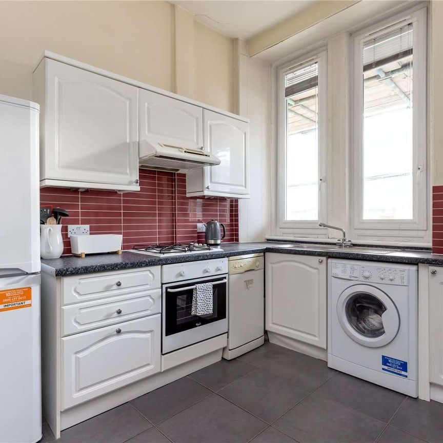A spacious one bedroom apartment, available on a furnished basis in Tollcross. - Photo 1