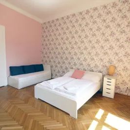 Wohnung zu vermieten mit 2 getrennten Schlafzimmern nahe Rathaus - Photo 2