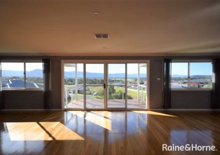 Immaculate home with amazing views - Photo 2