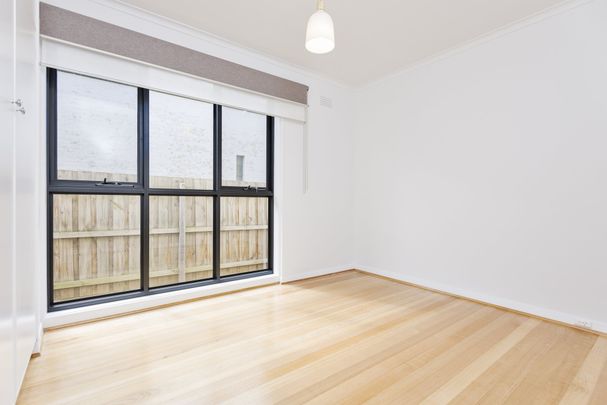 2/64 Holmes Road, Moonee Ponds - Photo 1
