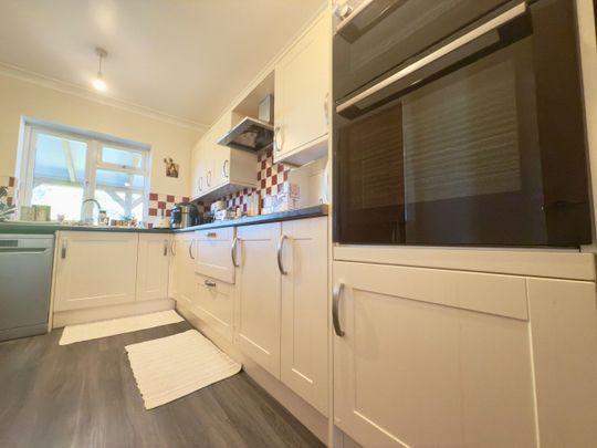 3 Bed Semi-Detached House, Strathmore Avenue, LU1 - Photo 1