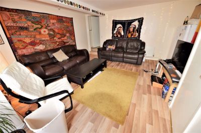 8 bedroom House in Hyde Park, Leeds - Photo 1