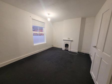 2 bedroom end of terrace house to rent - Photo 4