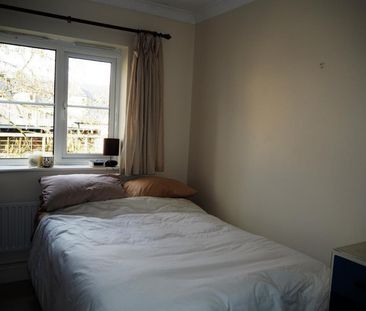 2 bedroom Flat To Let - Photo 4