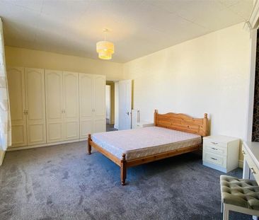 3 bedroom flat to rent - Photo 3