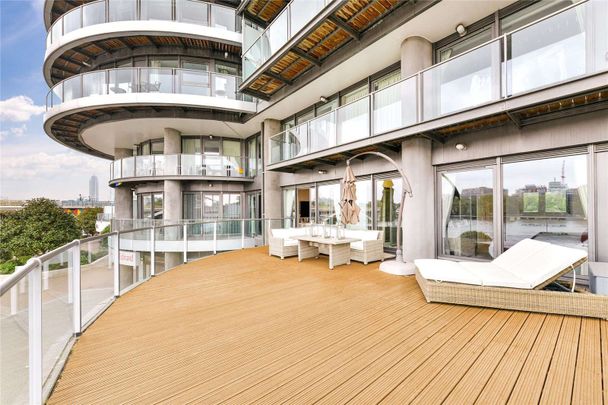 A spectacular two bedroom apartment with a rare private terrace. - Photo 1