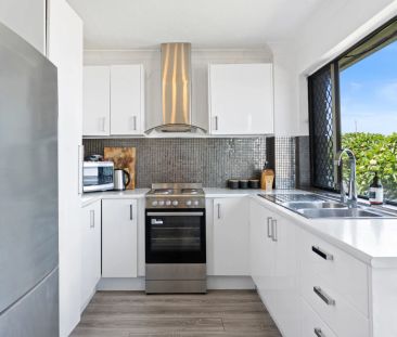 Waterfront ease in prime position - Photo 5