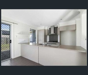 Modern 3 Bedroom Home with Spacious Yard - Photo 2