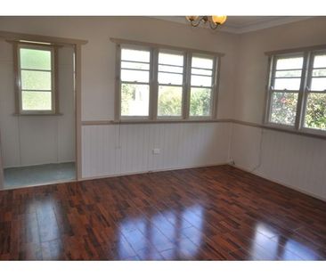 Value 3 Bedroom Home in a handy location - Photo 2