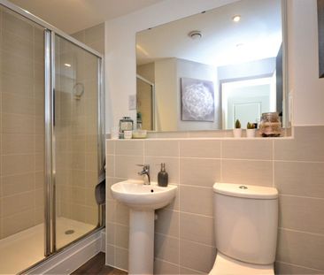 Renwick Drive, London, BR2 - Photo 6