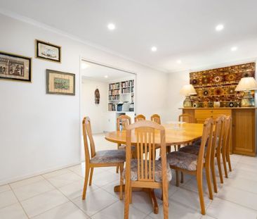 Comfortable Family Living in a Prime Hollywell Location - Photo 2