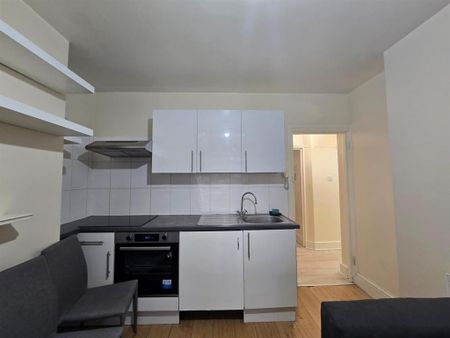 4 bedroom flat to rent - Photo 3