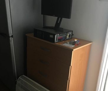 Studio Flat, Windmill Road, N18 - Photo 3