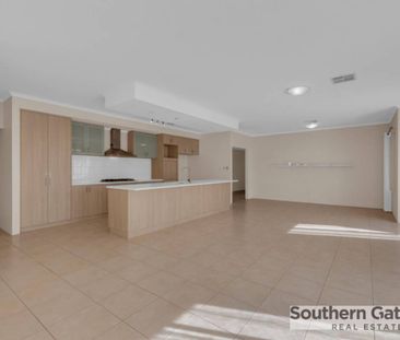 Spacious Family Home - Photo 3
