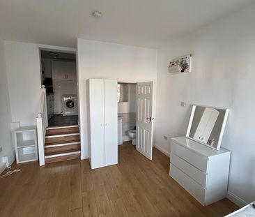 Studio Flat, Bow, E3 - Photo 6