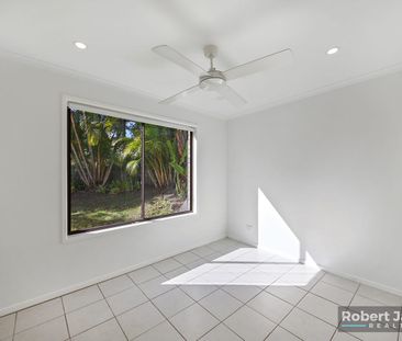 Bright and Breezy 3 Bed Home with Fruit - Photo 4