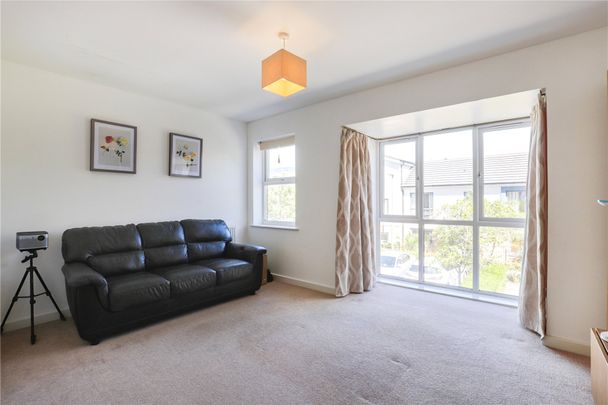 4 bedroom House in Puffin Way, Reading - Photo 1