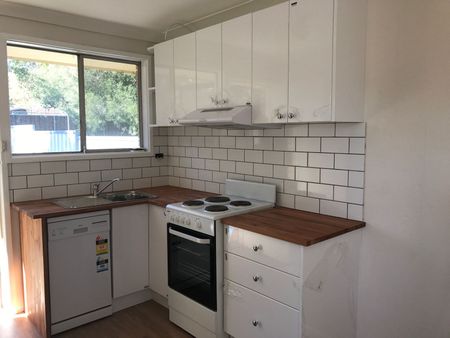 Two bedroom renovated unit a stone throw from the CBD - Photo 3