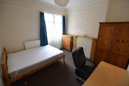 4 bedroom terraced house to rent - Photo 5