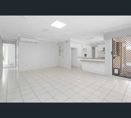 8 Avondale Crescent, Parkinson, Qld 4115 - Photo 1