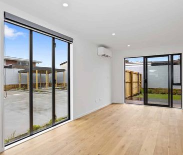 Two Bedroom Townhouse - Great Location! - Photo 3