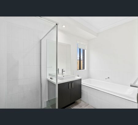 121 Anderson Drive, Greenbank, Qld 4124 - Photo 5