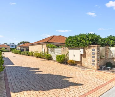 Freshly Painted Villa in Perfect Location - Photo 2