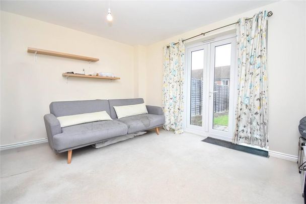 2 bedroom end of terrace house to rent - Photo 1