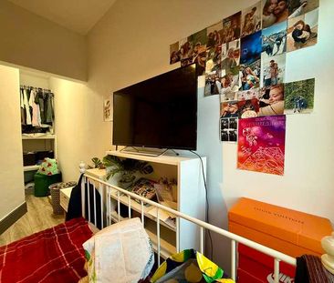 West End // Spacious Bed & Bath // Sept, LN1 - Photo 3