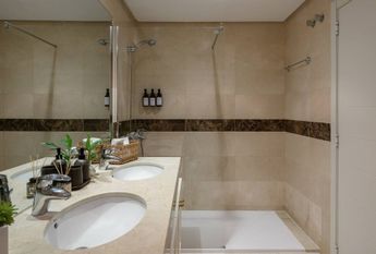 2 bedroom luxury Flat for rent in Benahavís, Andalusia
