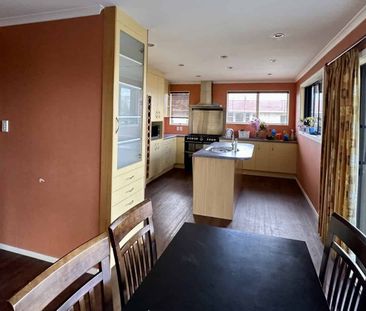 Spacious Family Home with Stunning Valley Views - Photo 3