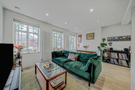 Walton Road, KT8, London - Photo 3