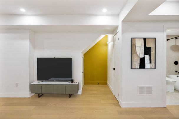 For Lease - 396 Jones Avenue Unit# Mainfloor, Toronto, Ontario - Photo 1