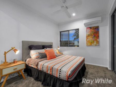 Modern spacious two bedroom unit in modern complex - Photo 3