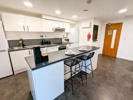 1 bedroom in a house share to rent - Photo 4