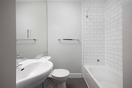 Park Manor - Photo 4