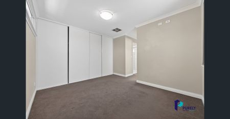 Modern 3 x 2 Low Maintenance, Great Location. - Photo 4