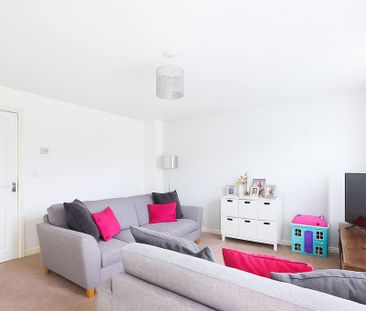 3 bedroom end of terrace house to rent - Photo 1