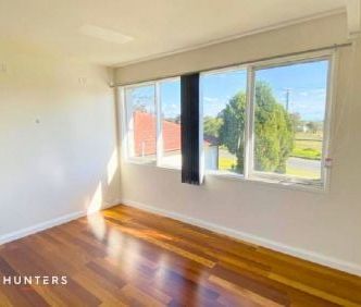 Large Four Bedroom Family Home - Photo 1