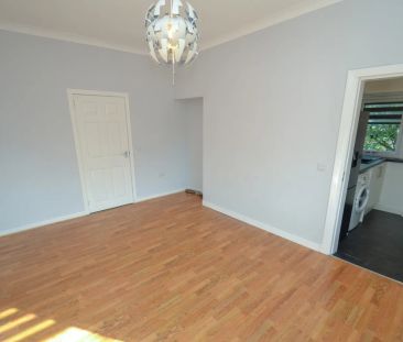 3 bed flat to rent in Tannadice Avenue, G52 - Photo 2