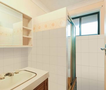 Neat and tidy 2 bedroom in Mount Lofty! - Photo 4