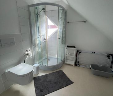 Moderne möblierte Wohnung - Photo 2