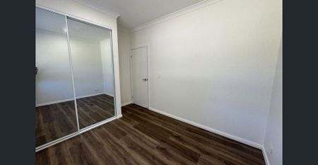 Sunny Contemporary Cottage with North Facing Living. - Photo 2