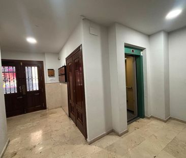 Piso de alquiler en Calle Elvira, 81, Centro - Sagrario - Photo 2