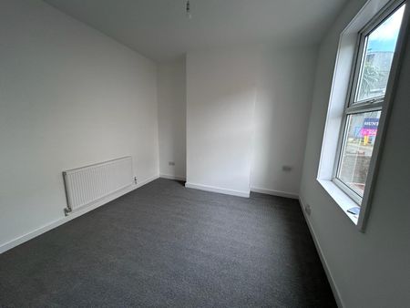 22 Eastfield Lane, Castleford, WF10 4LD - Photo 4